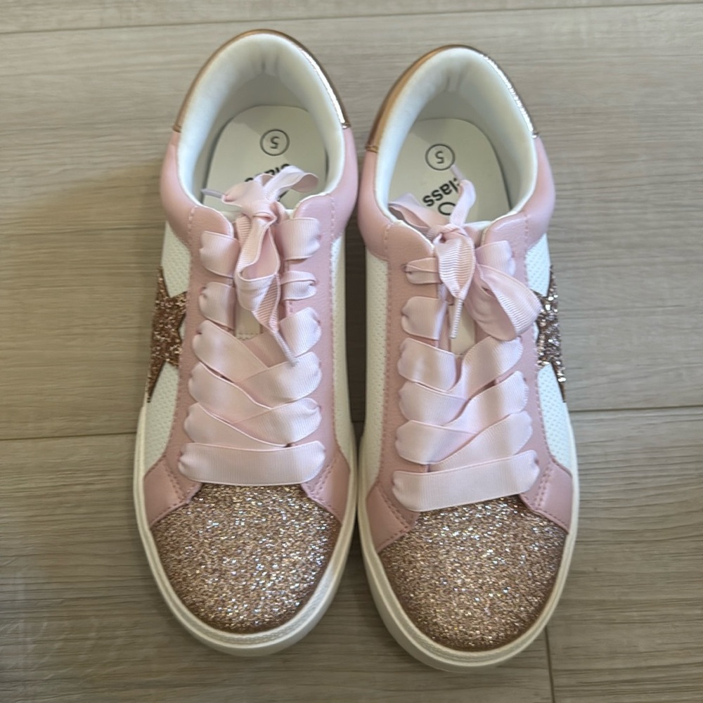 New Art Class Kids' Sneakers - Star & Sparkle
Detail with Memory Foam